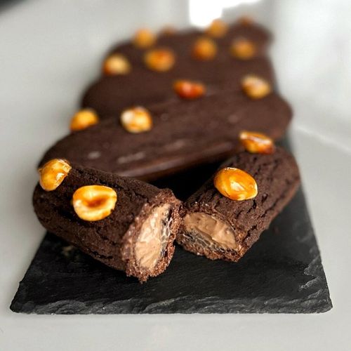 Modern eclairs made with the Eclairs 2.0 method